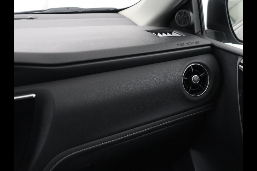 Toyota Auris 1.8 Hybrid Executive | 1e eigenaar | Stoelverwarming | Camera | Keyless | Navigatie | Climate control | Cruise control | Parkeerhulp | Bluetooth