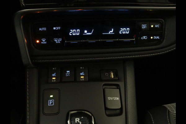 Toyota Auris 1.8 Hybrid Executive | 1e eigenaar | Stoelverwarming | Camera | Keyless | Navigatie | Climate control | Cruise control | Parkeerhulp | Bluetooth