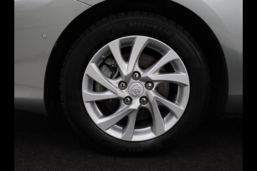 Toyota Auris 1.8 Hybrid Executive | 1e eigenaar | Stoelverwarming | Camera | Keyless | Navigatie | Climate control | Cruise control | Parkeerhulp | Bluetooth