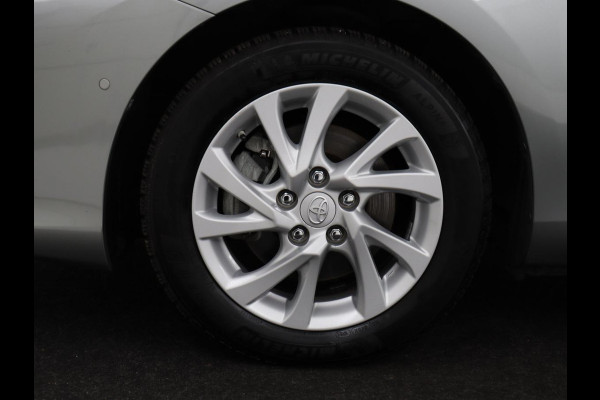Toyota Auris 1.8 Hybrid Executive | 1e eigenaar | Stoelverwarming | Camera | Keyless | Navigatie | Climate control | Cruise control | Parkeerhulp | Bluetooth