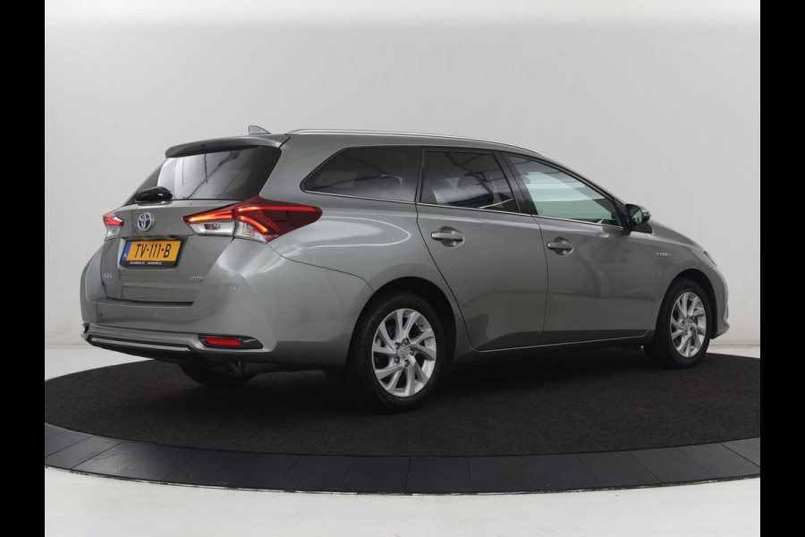 Toyota Auris 1.8 Hybrid Executive | 1e eigenaar | Stoelverwarming | Camera | Keyless | Navigatie | Climate control | Cruise control | Parkeerhulp | Bluetooth