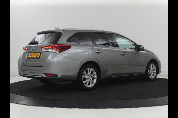 Toyota Auris 1.8 Hybrid Executive | 1e eigenaar | Stoelverwarming | Camera | Keyless | Navigatie | Climate control | Cruise control | Parkeerhulp | Bluetooth