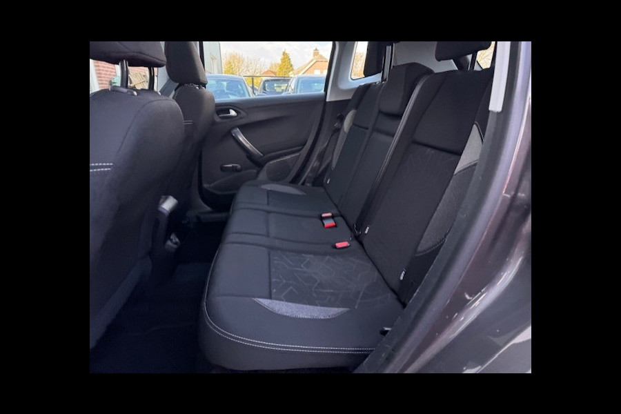 Peugeot 2008 1.2 Blue Lion - Trekhaak - Panorama dak - NAP