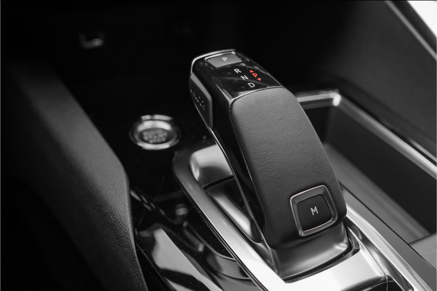 Peugeot 5008 1.2 PureTech Allure Pack CarPlay Camera Stoelverw 18"