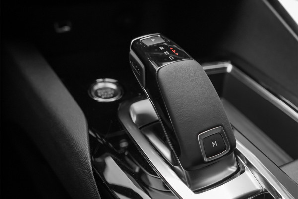 Peugeot 5008 1.2 PureTech Allure Pack CarPlay Camera Stoelverw 18"