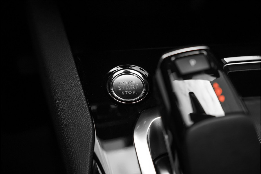 Peugeot 5008 1.2 PureTech Allure Pack CarPlay Camera Stoelverw 18"