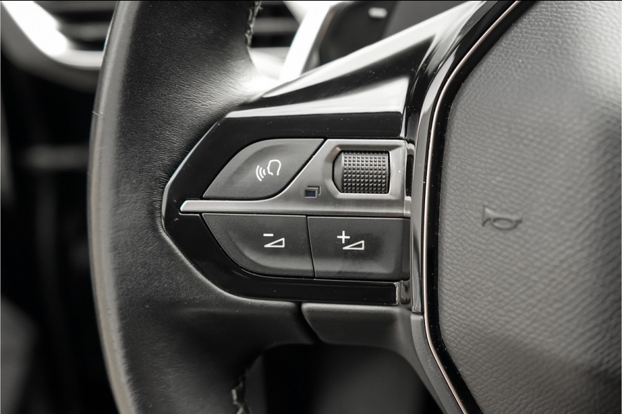 Peugeot 5008 1.2 PureTech Allure Pack CarPlay Camera Stoelverw 18"