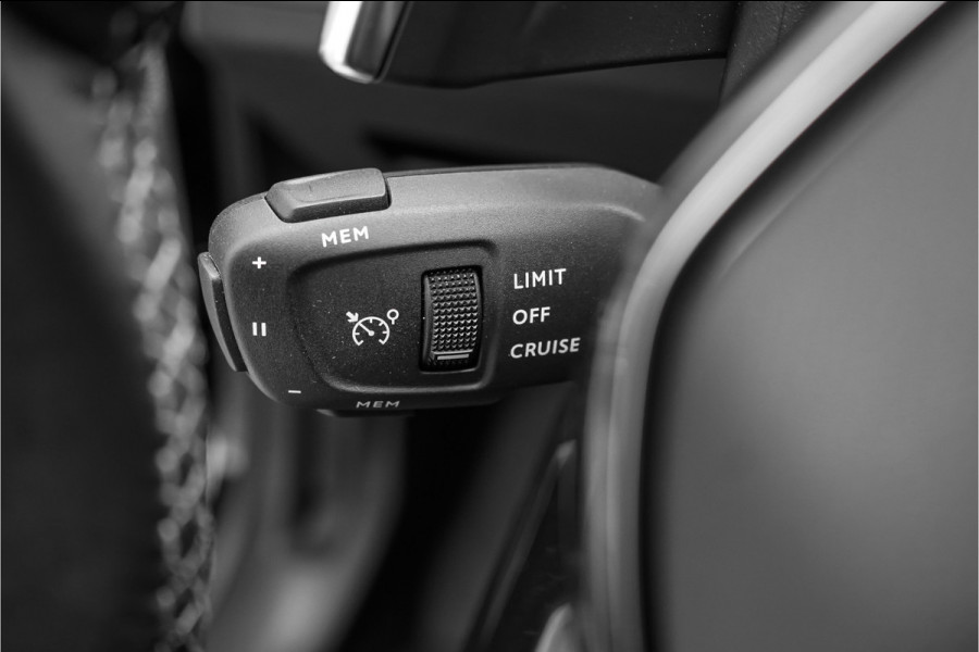 Peugeot 5008 1.2 PureTech Allure Pack CarPlay Camera Stoelverw 18"