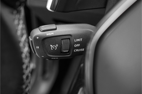 Peugeot 5008 1.2 PureTech Allure Pack CarPlay Camera Stoelverw 18"