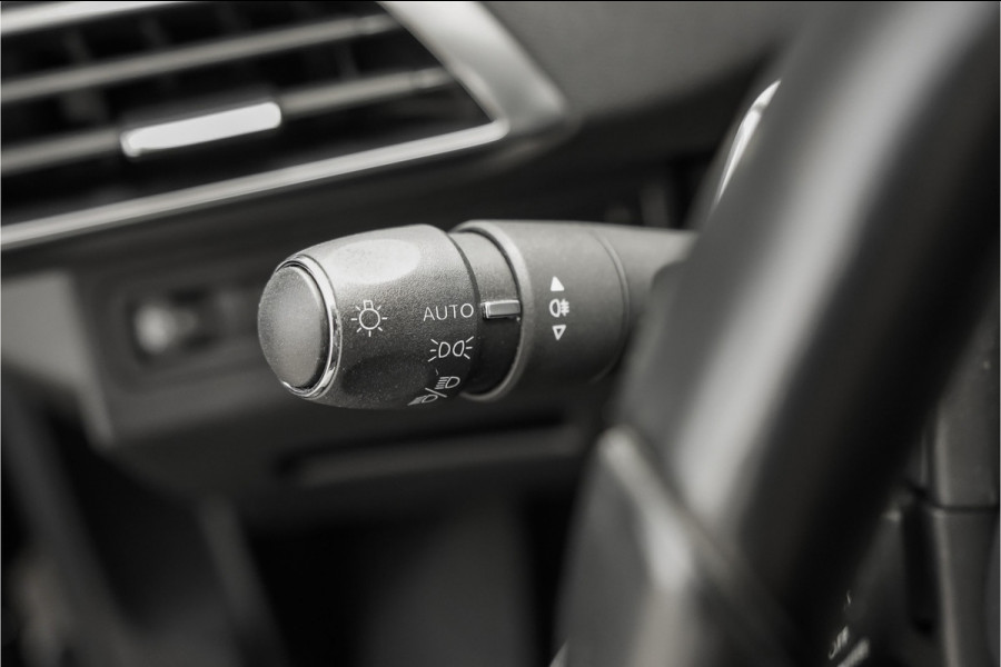 Peugeot 5008 1.2 PureTech Allure Pack CarPlay Camera Stoelverw 18"