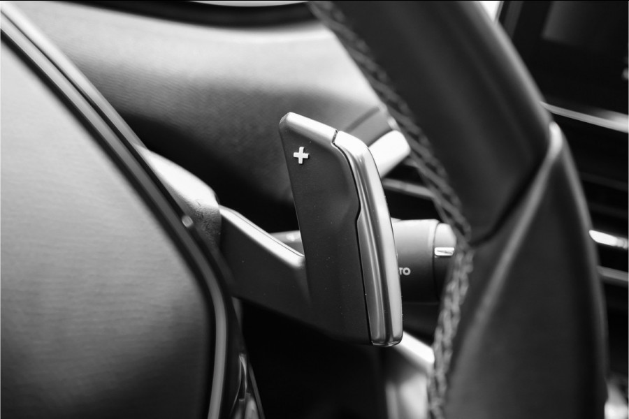 Peugeot 5008 1.2 PureTech Allure Pack CarPlay Camera Stoelverw 18"