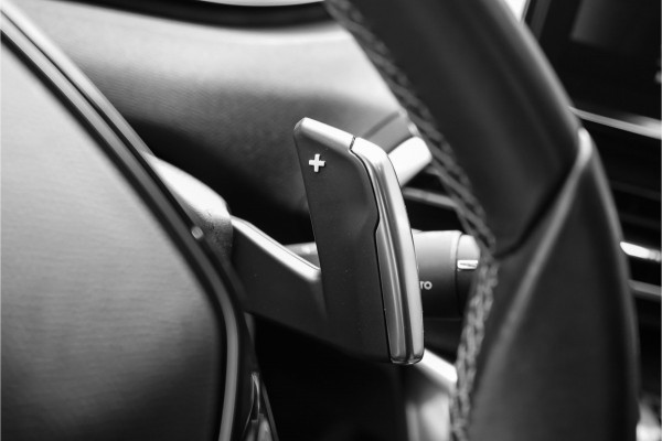 Peugeot 5008 1.2 PureTech Allure Pack CarPlay Camera Stoelverw 18"