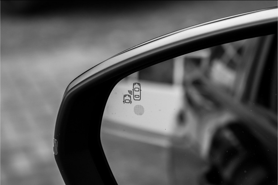 Peugeot 5008 1.2 PureTech Allure Pack CarPlay Camera Stoelverw 18"