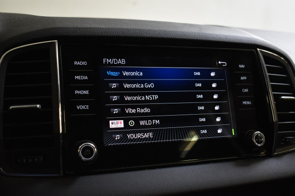 Škoda Karoq 1.5 TSI 150PK ACT BUSINESS EDITION PLUS CAMERA/NAVI/TREKHAAK