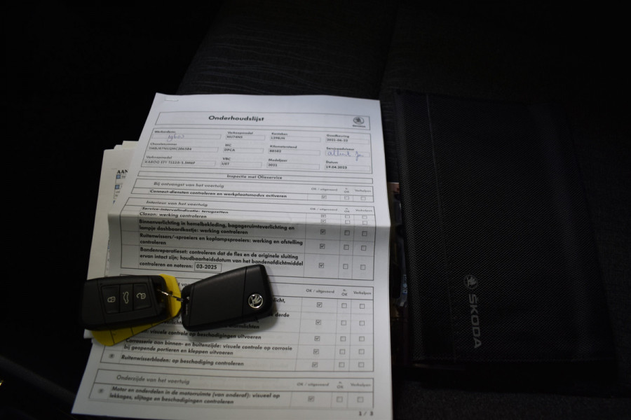 Škoda Karoq 1.5 TSI 150PK ACT BUSINESS EDITION PLUS CAMERA/NAVI/TREKHAAK