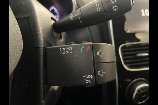 Renault Clio 0.9 TCe Intens AIRCO CLIMA NAVI CRUISE LED HALF LEER PRIVACY GLAS VELGEN NIEUWSTAAT