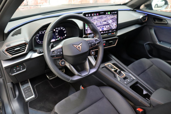 CUPRA Formentor 1.5 TSI e-Hybrid VZ Performance Automaat / Virtual Cockpit / 19 Inch / LED Matrix / Sportstoelen / Adaptieve Cruise Control / Achteruitrijcamera / Extra Getint Glas / Apple CarPlay / Stoelverwarming / Parkeersensoren voor+achter / DAB / Climate Control / Bluetooth