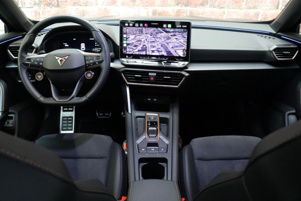 CUPRA Formentor 1.5 TSI e-Hybrid VZ Performance Automaat / Virtual Cockpit / 19 Inch / LED Matrix / Sportstoelen / Adaptieve Cruise Control / Achteruitrijcamera / Extra Getint Glas / Apple CarPlay / Stoelverwarming / Parkeersensoren voor+achter / DAB / Climate Control / Bluetooth