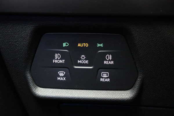 CUPRA Formentor 1.5 TSI e-Hybrid VZ Performance Automaat / Virtual Cockpit / 19 Inch / LED Matrix / Sportstoelen / Adaptieve Cruise Control / Achteruitrijcamera / Extra Getint Glas / Apple CarPlay / Stoelverwarming / Parkeersensoren voor+achter / DAB / Climate Control / Bluetooth