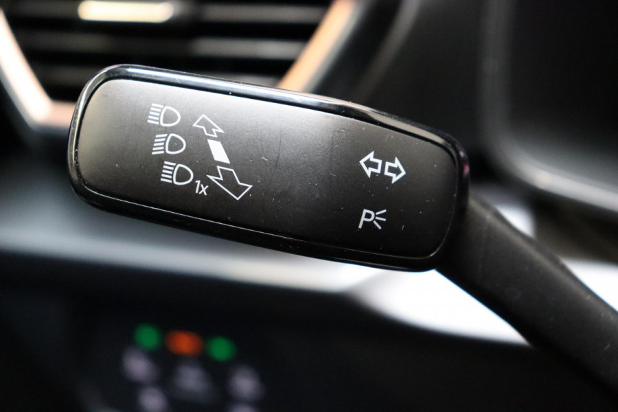 CUPRA Formentor 1.5 TSI e-Hybrid VZ Performance Automaat / Virtual Cockpit / 19 Inch / LED Matrix / Sportstoelen / Adaptieve Cruise Control / Achteruitrijcamera / Extra Getint Glas / Apple CarPlay / Stoelverwarming / Parkeersensoren voor+achter / DAB / Climate Control / Bluetooth