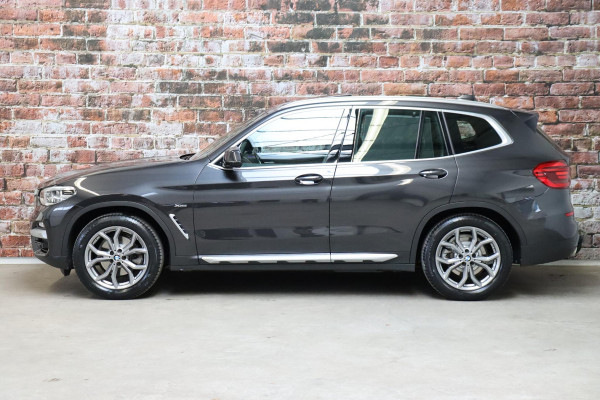 BMW X3 xDrive20i High Executive xLine Automaat / Panoramadak / Trekhaak / Navigatiesysteem Professional / Leder / Comfortstoelen Elektrisch Verstelbaar / Stuurwielverwarming / Chrome Line / Stoelventilatie / Hifi / Multifunctioneel Instrumentendisplay / LED /