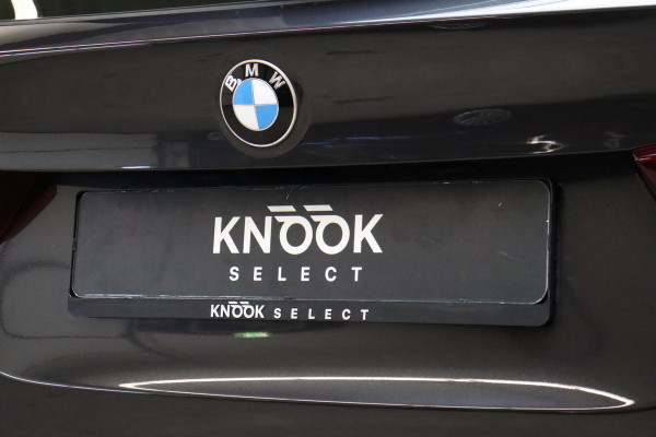 BMW X3 xDrive20i High Executive xLine Automaat / Panoramadak / Trekhaak / Navigatiesysteem Professional / Leder / Comfortstoelen Elektrisch Verstelbaar / Stuurwielverwarming / Chrome Line / Stoelventilatie / Hifi / Multifunctioneel Instrumentendisplay / LED /