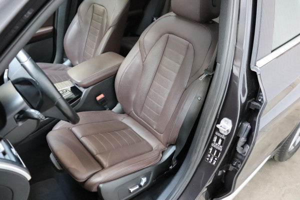 BMW X3 xDrive20i High Executive xLine Automaat / Panoramadak / Trekhaak / Navigatiesysteem Professional / Leder / Comfortstoelen Elektrisch Verstelbaar / Stuurwielverwarming / Chrome Line / Stoelventilatie / Hifi / Multifunctioneel Instrumentendisplay / LED /