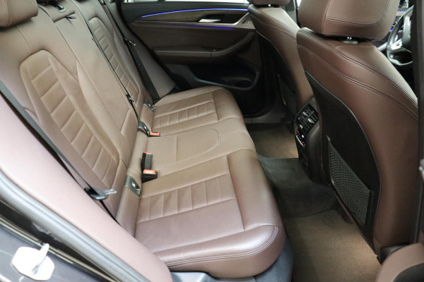 BMW X3 xDrive20i High Executive xLine Automaat / Panoramadak / Trekhaak / Navigatiesysteem Professional / Leder / Comfortstoelen Elektrisch Verstelbaar / Stuurwielverwarming / Chrome Line / Stoelventilatie / Hifi / Multifunctioneel Instrumentendisplay / LED /