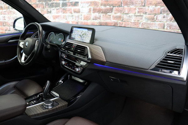 BMW X3 xDrive20i High Executive xLine Automaat / Panoramadak / Trekhaak / Navigatiesysteem Professional / Leder / Comfortstoelen Elektrisch Verstelbaar / Stuurwielverwarming / Chrome Line / Stoelventilatie / Hifi / Multifunctioneel Instrumentendisplay / LED /