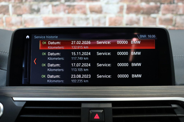 BMW X3 xDrive20i High Executive xLine Automaat / Panoramadak / Trekhaak / Navigatiesysteem Professional / Leder / Comfortstoelen Elektrisch Verstelbaar / Stuurwielverwarming / Chrome Line / Stoelventilatie / Hifi / Multifunctioneel Instrumentendisplay / LED /