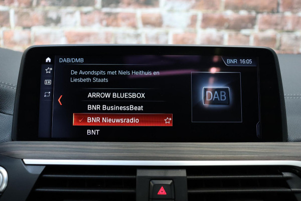 BMW X3 xDrive20i High Executive xLine Automaat / Panoramadak / Trekhaak / Navigatiesysteem Professional / Leder / Comfortstoelen Elektrisch Verstelbaar / Stuurwielverwarming / Chrome Line / Stoelventilatie / Hifi / Multifunctioneel Instrumentendisplay / LED /