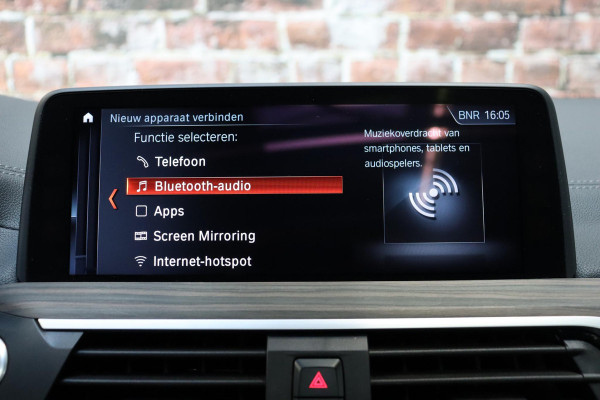 BMW X3 xDrive20i High Executive xLine Automaat / Panoramadak / Trekhaak / Navigatiesysteem Professional / Leder / Comfortstoelen Elektrisch Verstelbaar / Stuurwielverwarming / Chrome Line / Stoelventilatie / Hifi / Multifunctioneel Instrumentendisplay / LED /