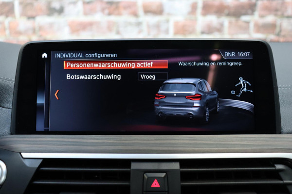 BMW X3 xDrive20i High Executive xLine Automaat / Panoramadak / Trekhaak / Navigatiesysteem Professional / Leder / Comfortstoelen Elektrisch Verstelbaar / Stuurwielverwarming / Chrome Line / Stoelventilatie / Hifi / Multifunctioneel Instrumentendisplay / LED /