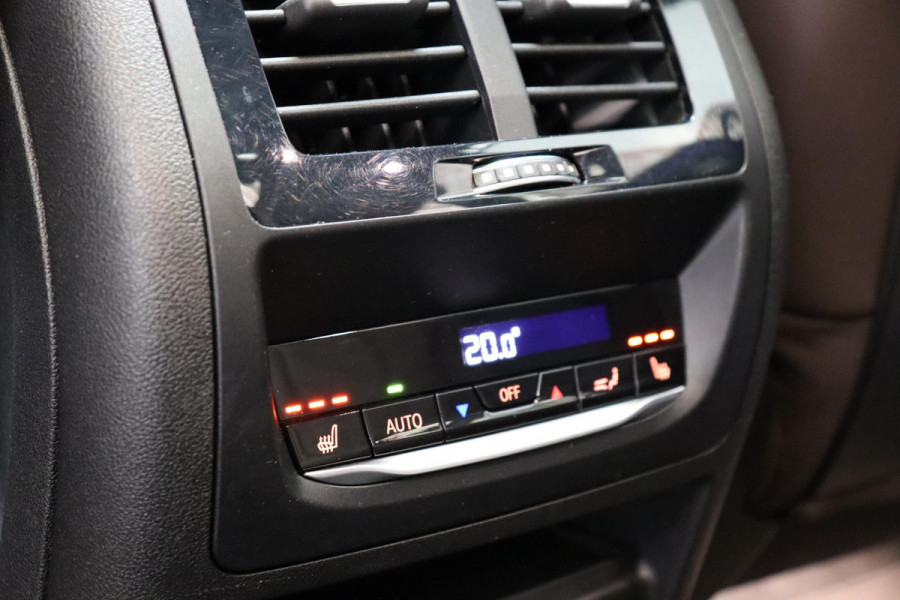 BMW X3 xDrive20i High Executive xLine Automaat / Panoramadak / Trekhaak / Navigatiesysteem Professional / Leder / Comfortstoelen Elektrisch Verstelbaar / Stuurwielverwarming / Chrome Line / Stoelventilatie / Hifi / Multifunctioneel Instrumentendisplay / LED /