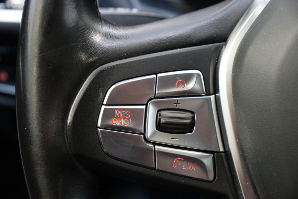 BMW X3 xDrive20i High Executive xLine Automaat / Panoramadak / Trekhaak / Navigatiesysteem Professional / Leder / Comfortstoelen Elektrisch Verstelbaar / Stuurwielverwarming / Chrome Line / Stoelventilatie / Hifi / Multifunctioneel Instrumentendisplay / LED /