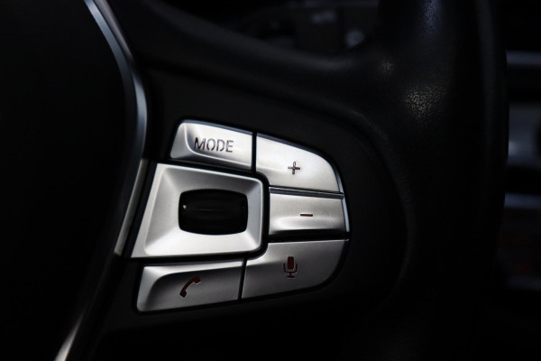 BMW X3 xDrive20i High Executive xLine Automaat / Panoramadak / Trekhaak / Navigatiesysteem Professional / Leder / Comfortstoelen Elektrisch Verstelbaar / Stuurwielverwarming / Chrome Line / Stoelventilatie / Hifi / Multifunctioneel Instrumentendisplay / LED /