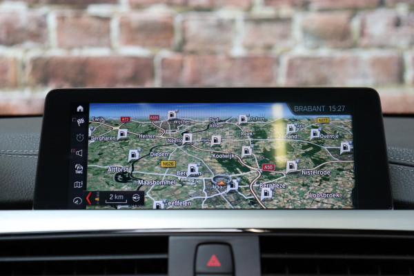 BMW 4 Serie Cabrio 430i High Executive M Sport Pakket Automaat / Navigatiesysteem Professional / Stuurwielverwarming / M Sportremsysteem / Leder / Achteruitrijcamera / Head-Up Display / Multifunctioneel Instrumentendisplay / Adaptieve LED-koplampen / Stoelverwarming / 19 Inch / Harman Kardon / Air Collar