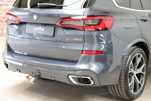 BMW X5 xDrive45e High Executive M Sport Pakket Automaat / Live Cockpit Professional / Panoramadak / Trekhaak / Active Steering / Luchtvering / Exklusiv Leder Nappa / Stoelmassage / Head-Up Display / 21 Inch / Harman Kardon / Driving Assistant / Adaptieve LED-koplamp / Comfortstoelen / Active Protection
