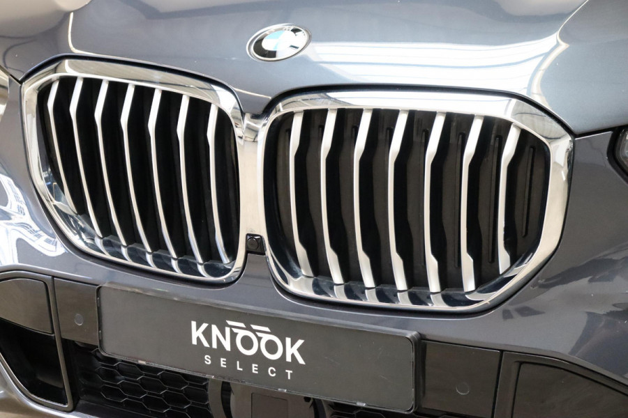 BMW X5 xDrive45e High Executive M Sport Pakket Automaat / Live Cockpit Professional / Panoramadak / Trekhaak / Active Steering / Luchtvering / Exklusiv Leder Nappa / Stoelmassage / Head-Up Display / 21 Inch / Harman Kardon / Driving Assistant / Adaptieve LED-koplamp / Comfortstoelen / Active Protection