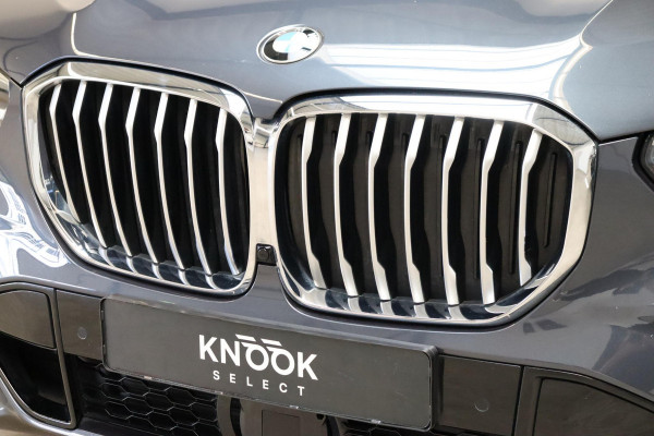BMW X5 xDrive45e High Executive M Sport Pakket Automaat / Live Cockpit Professional / Panoramadak / Trekhaak / Active Steering / Luchtvering / Exklusiv Leder Nappa / Stoelmassage / Head-Up Display / 21 Inch / Harman Kardon / Driving Assistant / Adaptieve LED-koplamp / Comfortstoelen / Active Protection