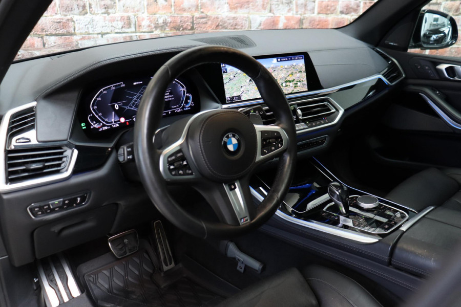 BMW X5 xDrive45e High Executive M Sport Pakket Automaat / Live Cockpit Professional / Panoramadak / Trekhaak / Active Steering / Luchtvering / Exklusiv Leder Nappa / Stoelmassage / Head-Up Display / 21 Inch / Harman Kardon / Driving Assistant / Adaptieve LED-koplamp / Comfortstoelen / Active Protection