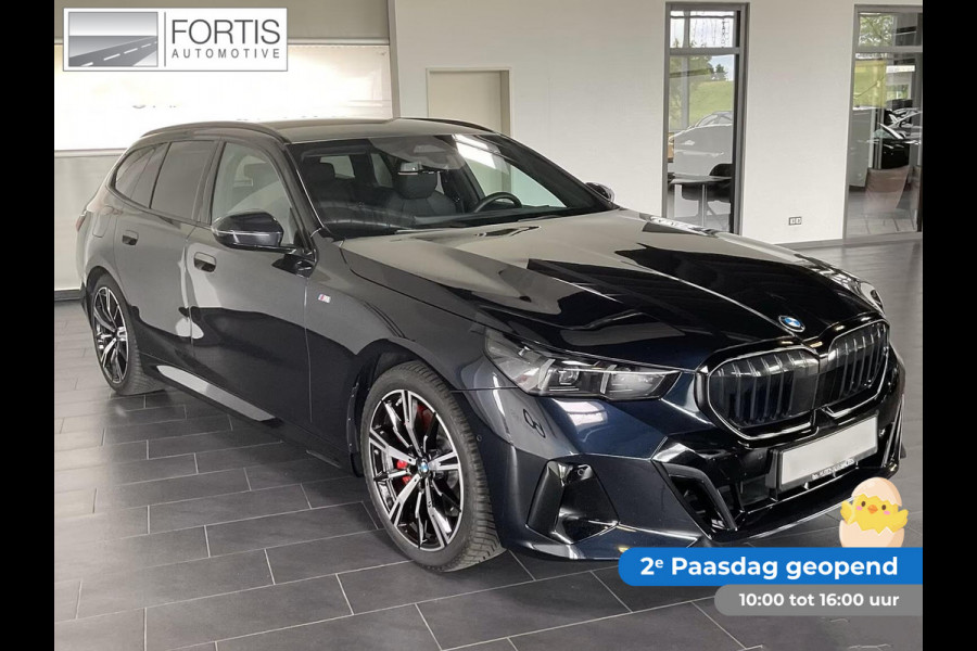 BMW 5 Serie Touring 540d xDrive M-SPORT Pro ** LED, PANORAMA, LEDER, 20-inch LMV, ICONIC GLOW, TREKH ** Ex BMW - € 25.900 onder NP ** ** INFORMEER OOK NAAR ONZE AANTREKKELIJKE FINANCIAL-LEASE TARIEVEN **