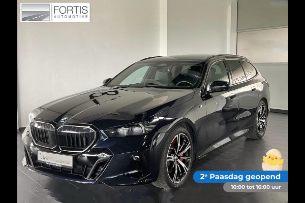 BMW 5 Serie Touring 540d xDrive M-SPORT Pro ** LED, PANORAMA, LEDER, 20-inch LMV, ICONIC GLOW, TREKH ** Ex BMW - € 26.800 onder NP ** ** INFORMEER OOK NAAR ONZE AANTREKKELIJKE FINANCIAL-LEASE TARIEVEN **