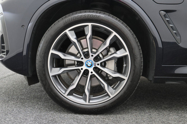 BMW X3 xDrive30e High Executive M-pakket Laser, Panoramadak, Leer, 360° Camera, Apple CarPlay, Head-Up, 20''