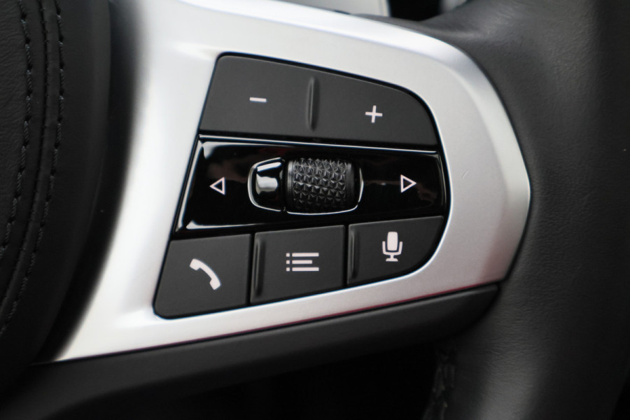 BMW X3 xDrive30e High Executive M-pakket Laser, Panoramadak, Leer, 360° Camera, Apple CarPlay, Head-Up, 20''