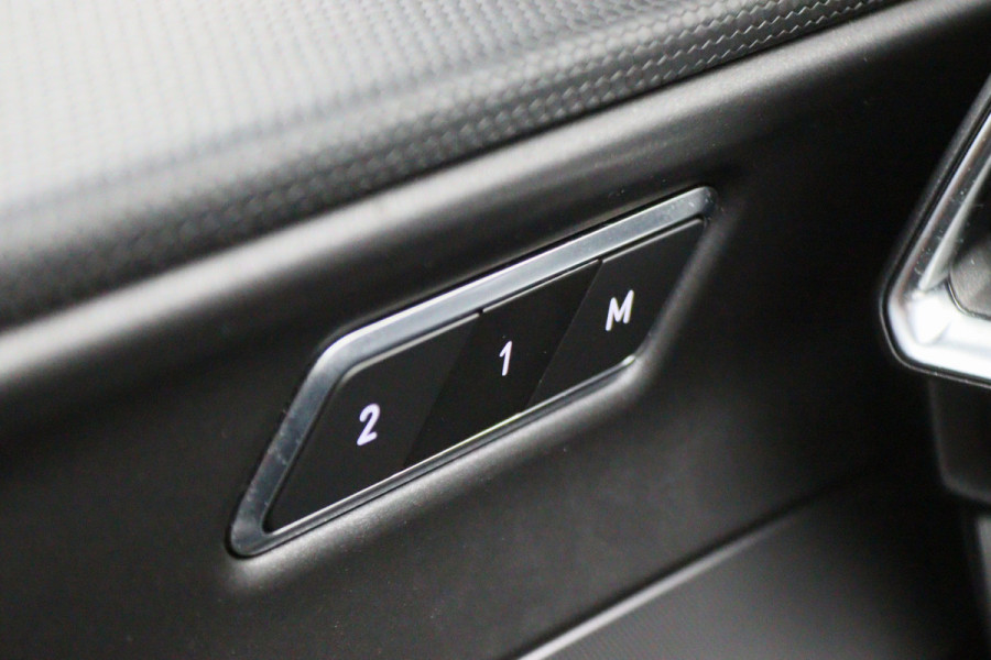 Lynk & Co 01 1.5 Plug-in Hybrid 360° Camera, Panoramadak, Zwarte hemel, ACC, Apple Carplay, DAB, 20''