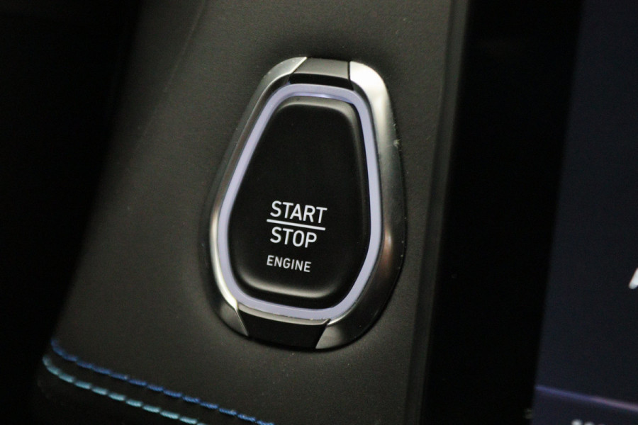 Lynk & Co 01 1.5 Plug-in Hybrid 360° Camera, Panoramadak, Zwarte hemel, ACC, Apple Carplay, DAB, 20''