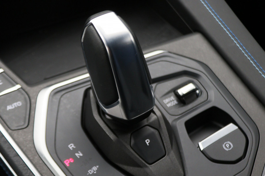 Lynk & Co 01 1.5 Plug-in Hybrid 360° Camera, Panoramadak, Zwarte hemel, ACC, Apple Carplay, DAB, 20''