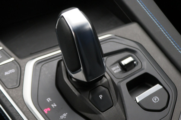 Lynk & Co 01 1.5 Plug-in Hybrid 360° Camera, Panoramadak, Zwarte hemel, ACC, Apple Carplay, DAB, 20''