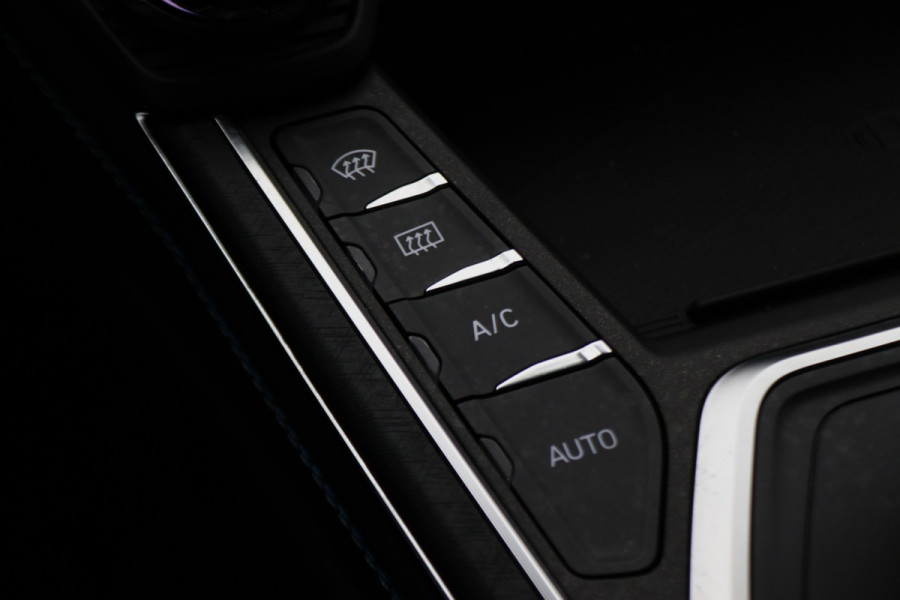 Lynk & Co 01 1.5 Plug-in Hybrid 360° Camera, Panoramadak, Zwarte hemel, ACC, Apple Carplay, DAB, 20''